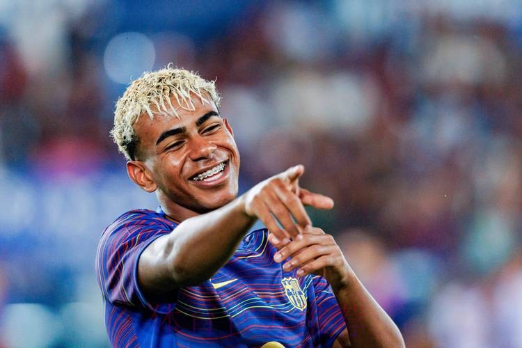 冰点时刻！卡瓦哈尔赛后示好亚马尔，后者冷淡回应引发世界杯隐忧